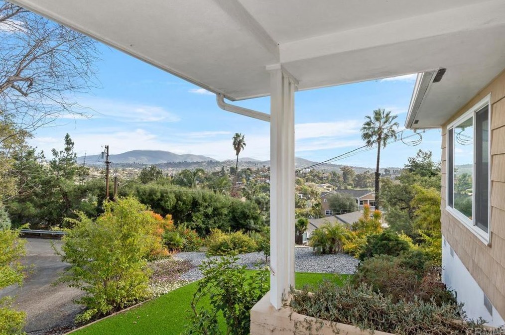 4530 Panorama Dr, La Mesa, CA 91941