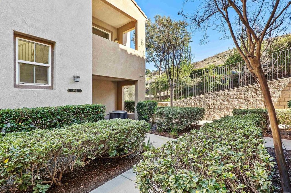 809 Almond Rd, San Marcos, CA 92078-5380