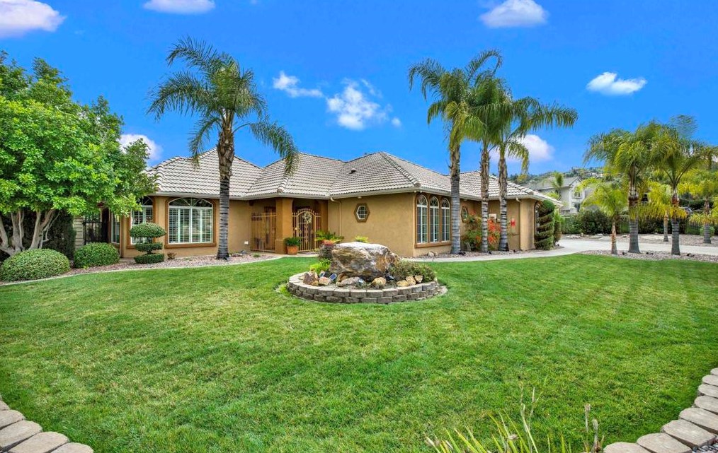 27270 Stonehenge Cir, Hemet, CA 92544-8191