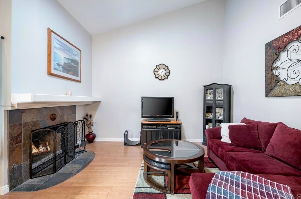 942 Lupine Hills Dr #44, Vista, CA 92081