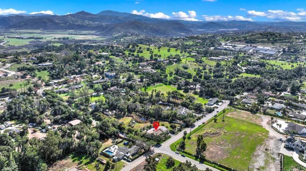 1924 Skyline Dr, Escondido, CA 92027-4725