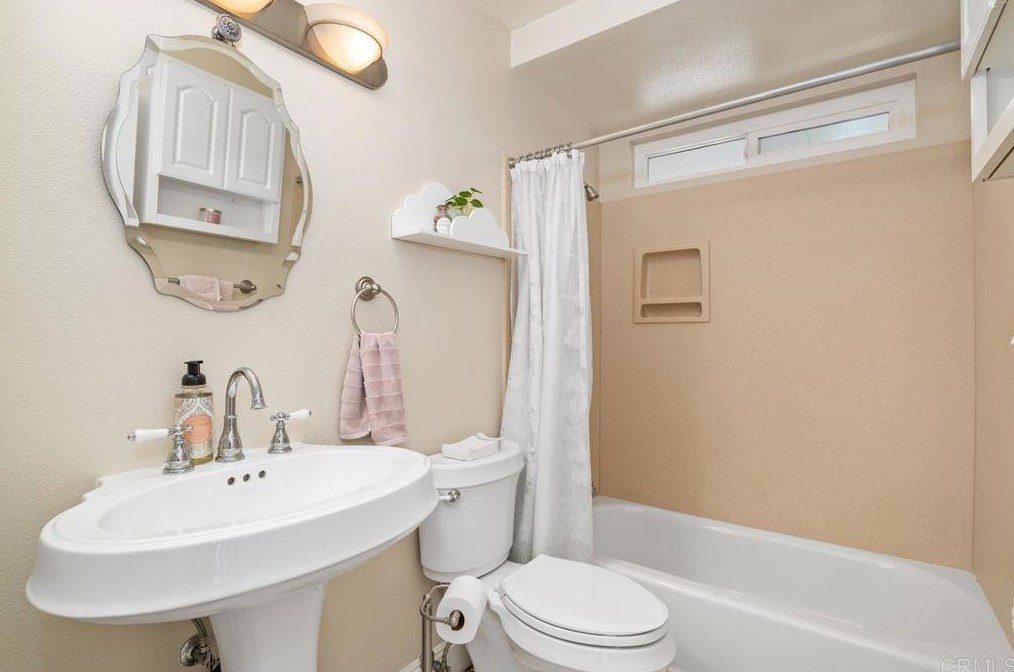 1009 Nightingale Pl, Escondido CA  92027-1265 exterior