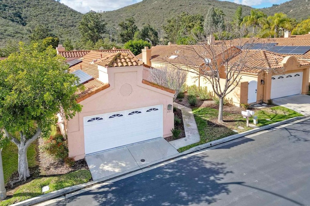 2213 Hilton Head Gln, Escondido, CA 92026-1072