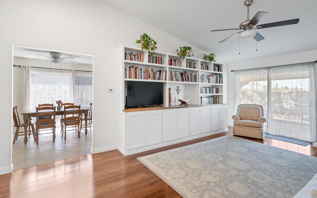 2142 Manchester Ave, Escondido, CA 92027