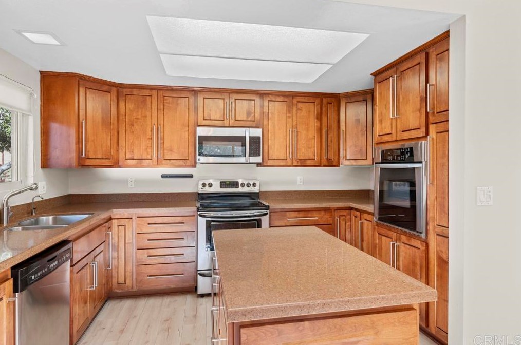 1702 Timothy Pl, Vista, CA 92083