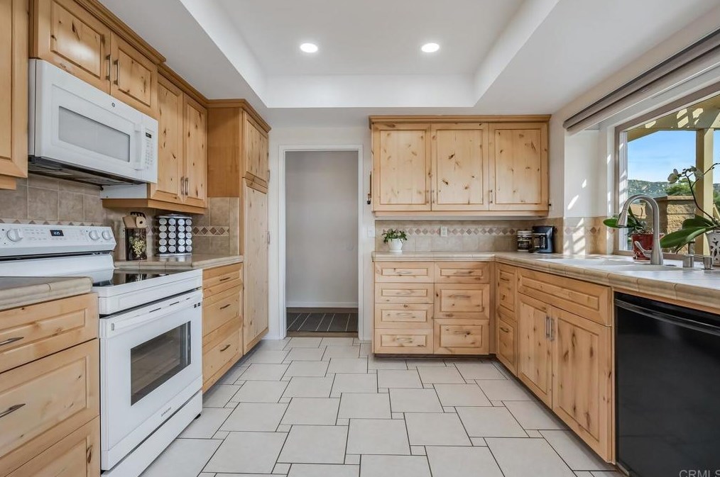 4315 Diegos Ct, Fallbrook CA  92028-9243 exterior