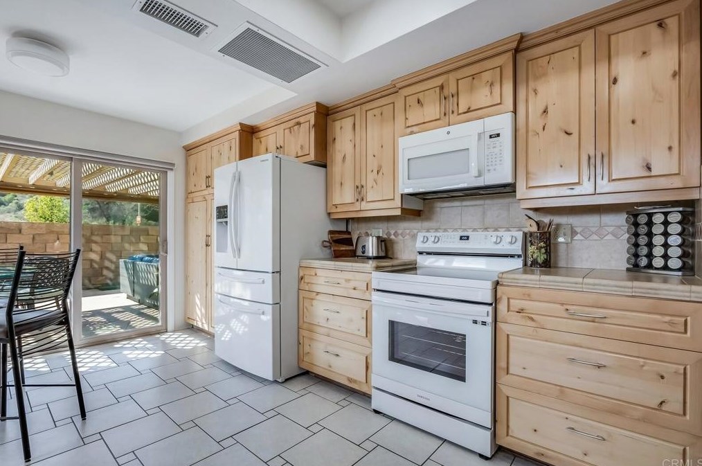 4315 Diegos Ct, Fallbrook CA  92028-9243 exterior