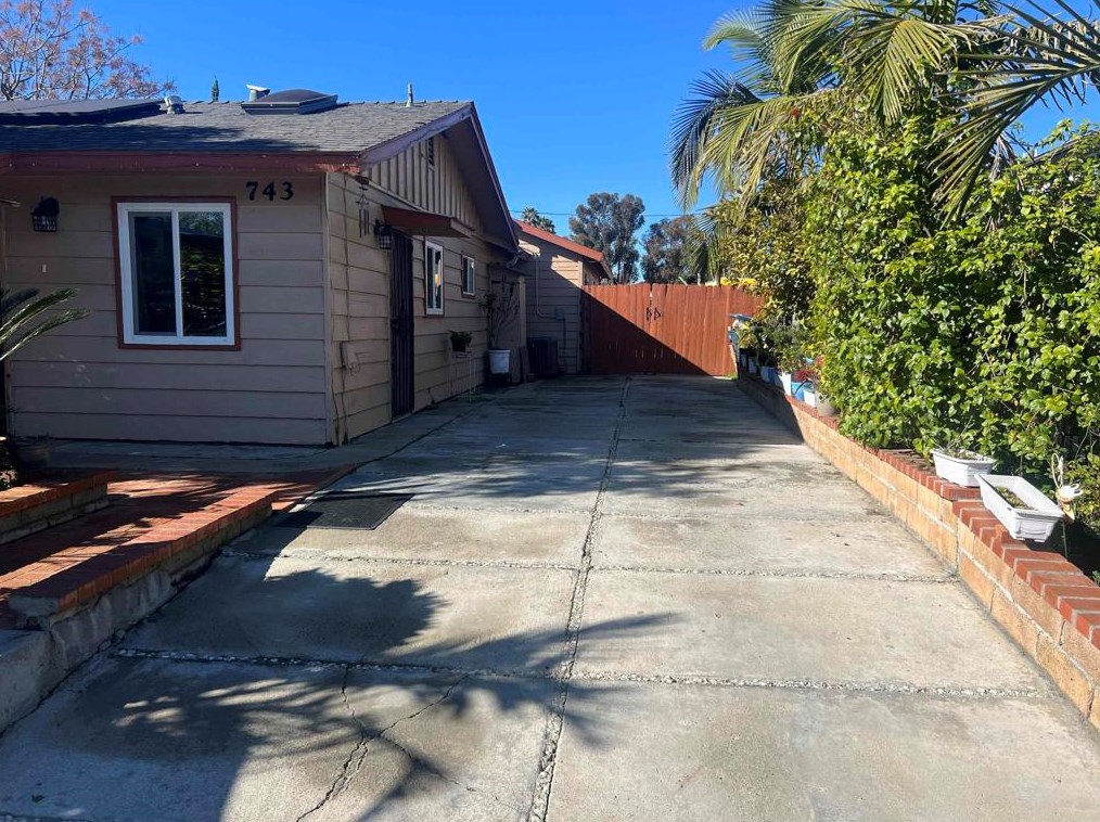 743 Park Pl, Escondido, CA 92025