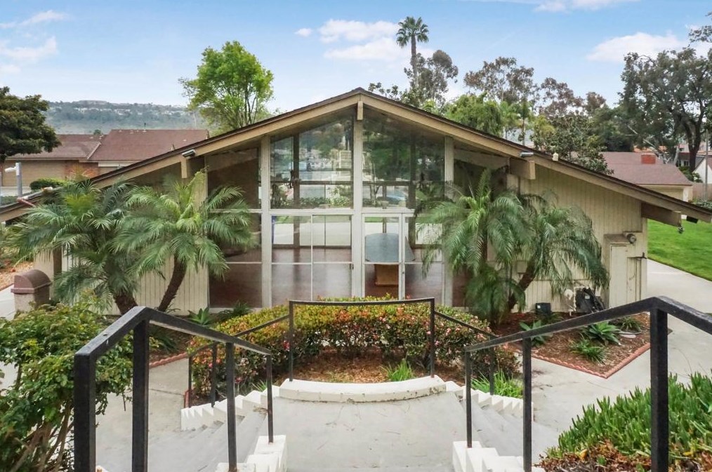 3712 Harvard Dr, Oceanside CA  92056-4101 exterior