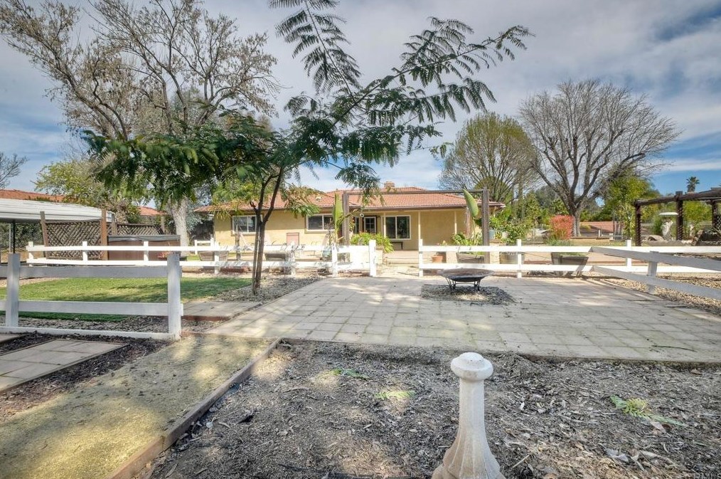 22287 Black Beauty Trl, Wildomar CA  92595-8011 exterior