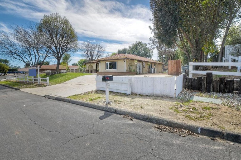 22287 Black Beauty Trl, Wildomar CA  92595-8011 exterior