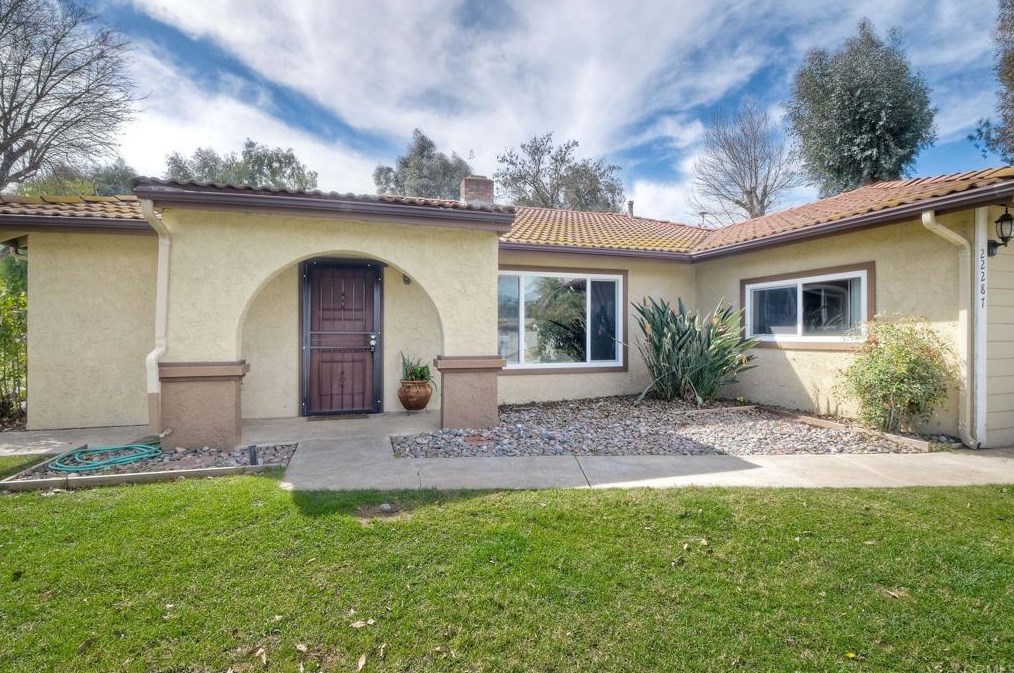 22287 Black Beauty Trl, Wildomar CA  92595-8011 exterior