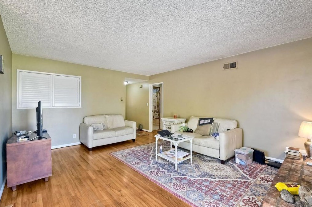 1910 Raymond Ln, Oceanside, CA 92054-3418