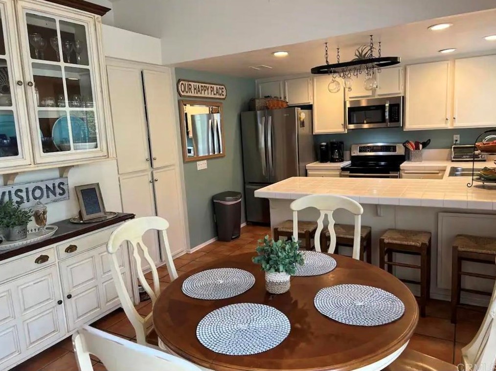 2097 Costa Vista Way, Oceanside, CA 92054-6263