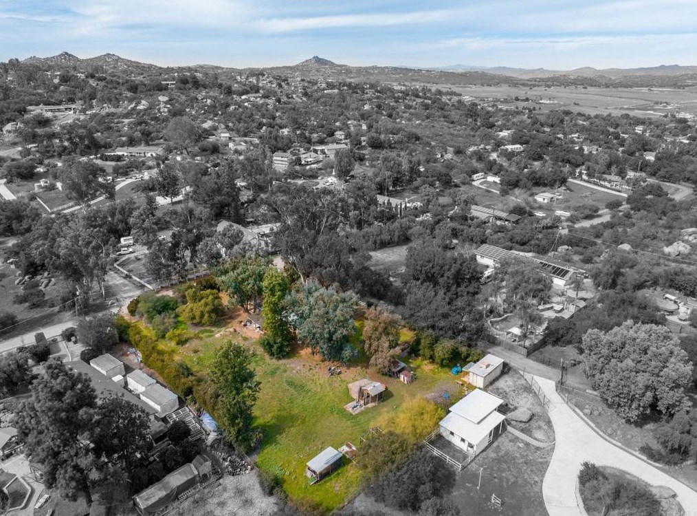 16745 Airmail Ln, Ramona, CA 92065