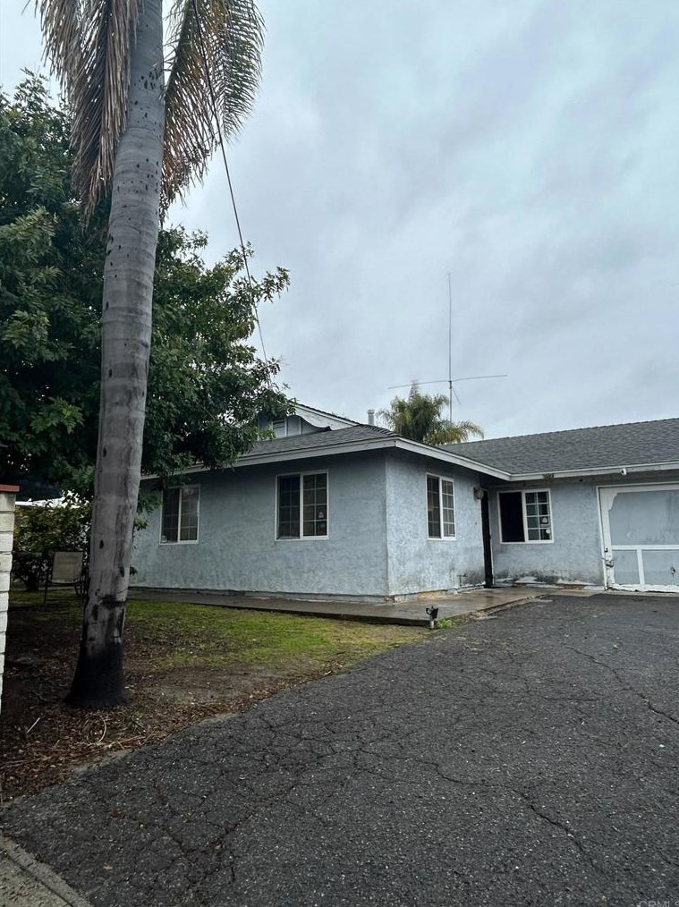 521 Blackbird Dr, Vista, CA 92083