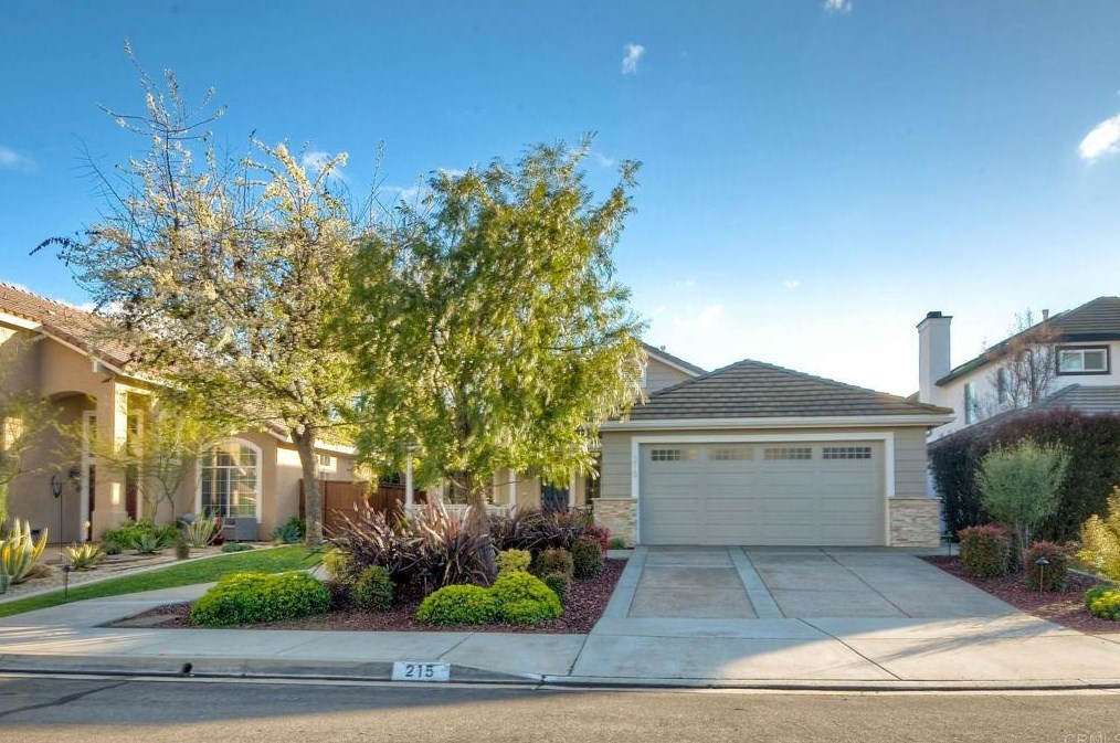 215 Muirfield Way, San Marcos, CA 92069-1175