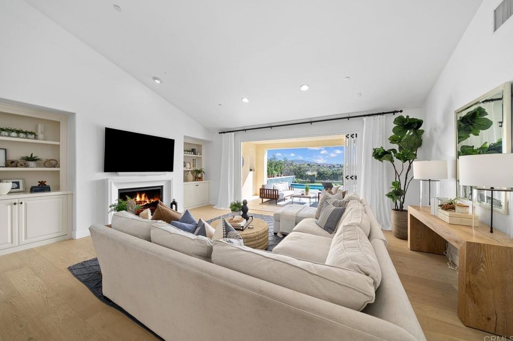 8542 Kristen View Ct, San Diego CA  92127-6118 exterior