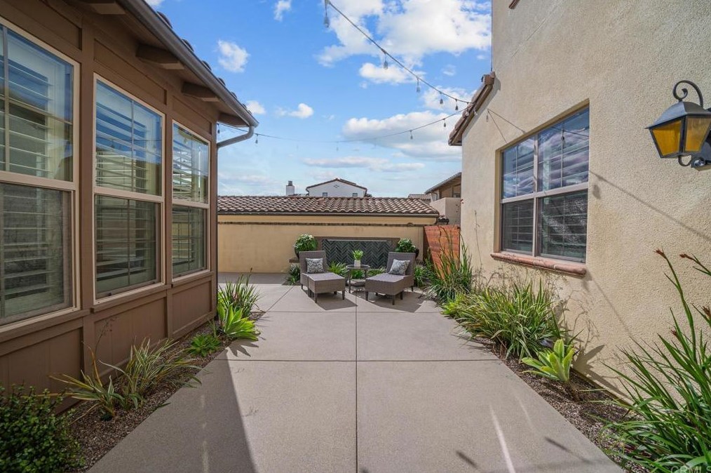 8542 Kristen View Ct, San Diego CA  92127-6118 exterior