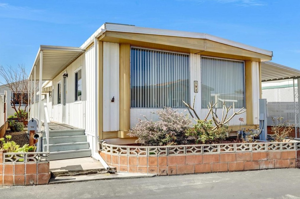 194 Flicker Ln, Oceanside, CA 92057