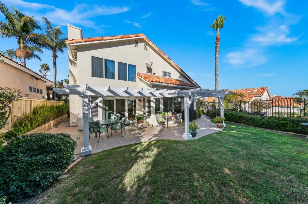 1697 Olympus Loop Dr, Vista, CA 92081