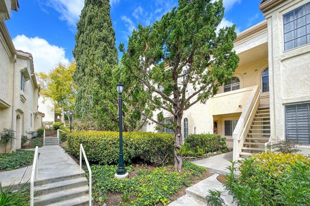 740 Breeze Hill #208, Vista, CA 92081
