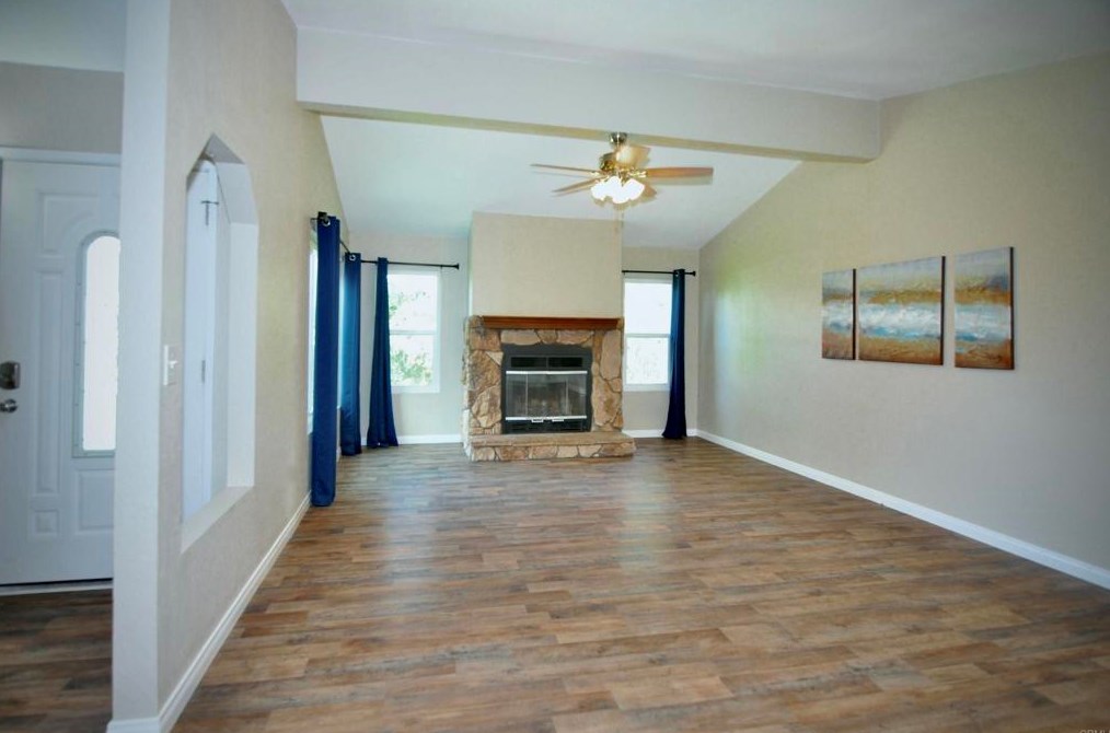 1526 Stage Coach Ln, Fallbrook CA  92028-4399 exterior