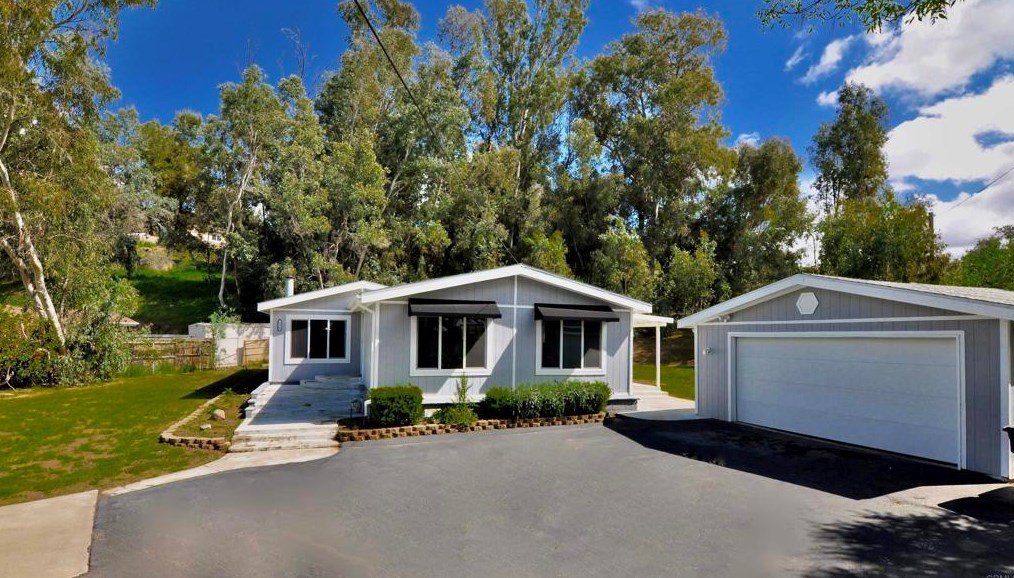 1526 Stage Coach Ln, Fallbrook CA  92028-4399 exterior