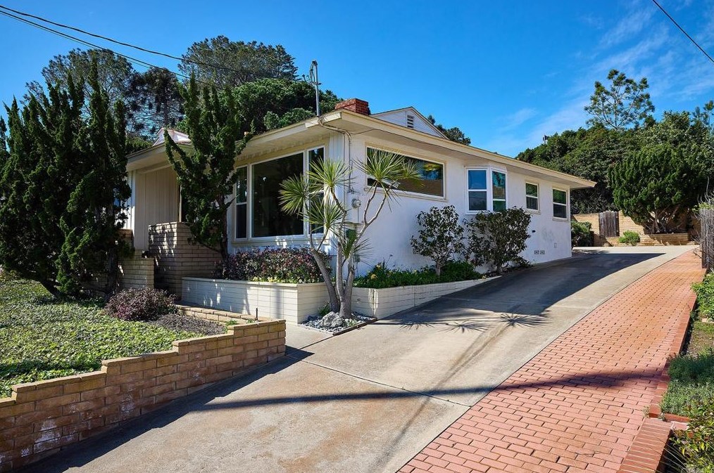 826 Moana Dr, San Diego, CA 92106-2812