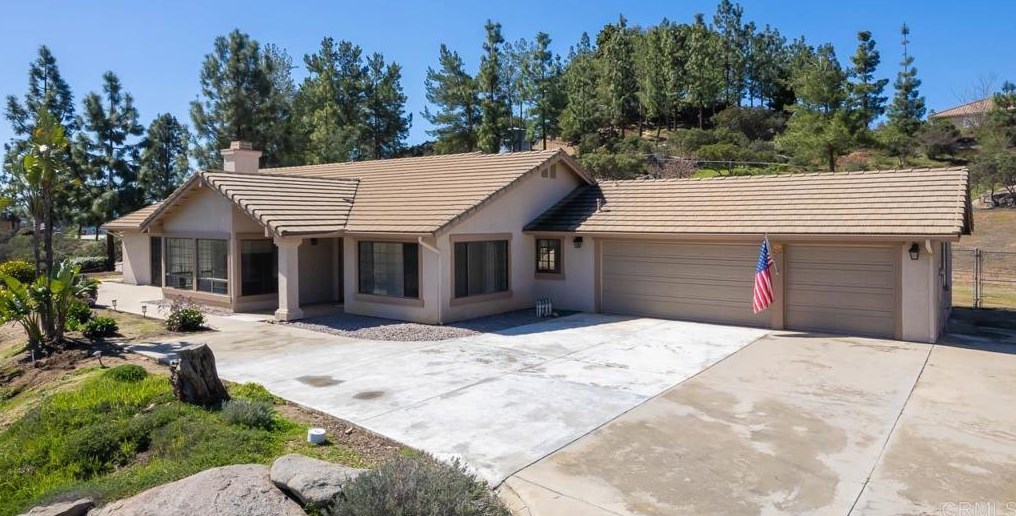 3531 E Victoria Dr, Alpine, CA 91901
