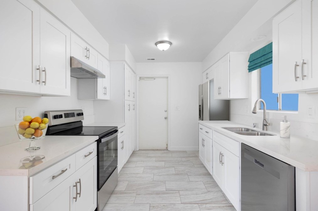 430 East Dr, Vista, CA 92083