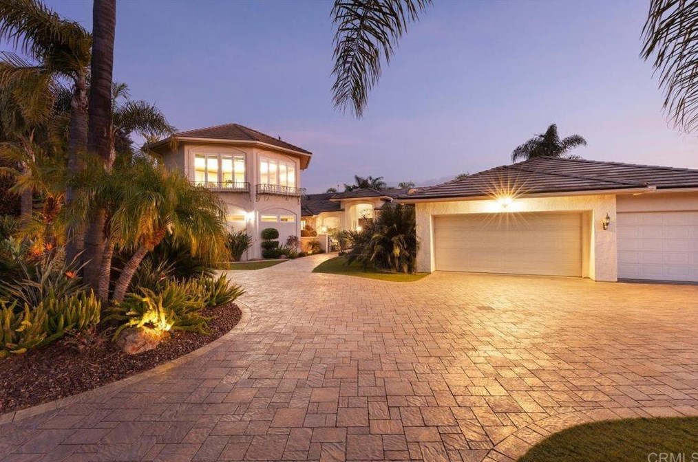 2540 Foothill Dr, Vista CA  92084-6501 exterior