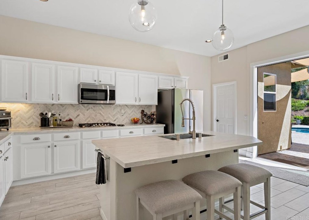 2130 Castlebay, Fallbrook CA  92028-4491 exterior