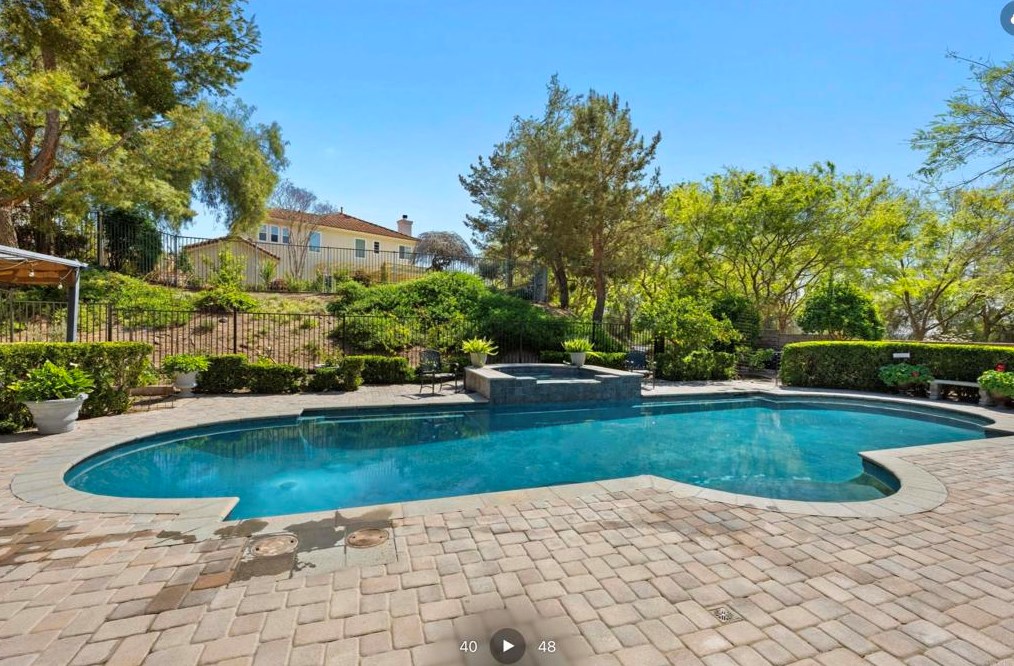 2130 Castlebay, Fallbrook CA  92028-4491 exterior