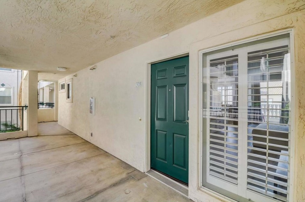 640 Camino De La Reina, San Diego, CA 92108-3200
