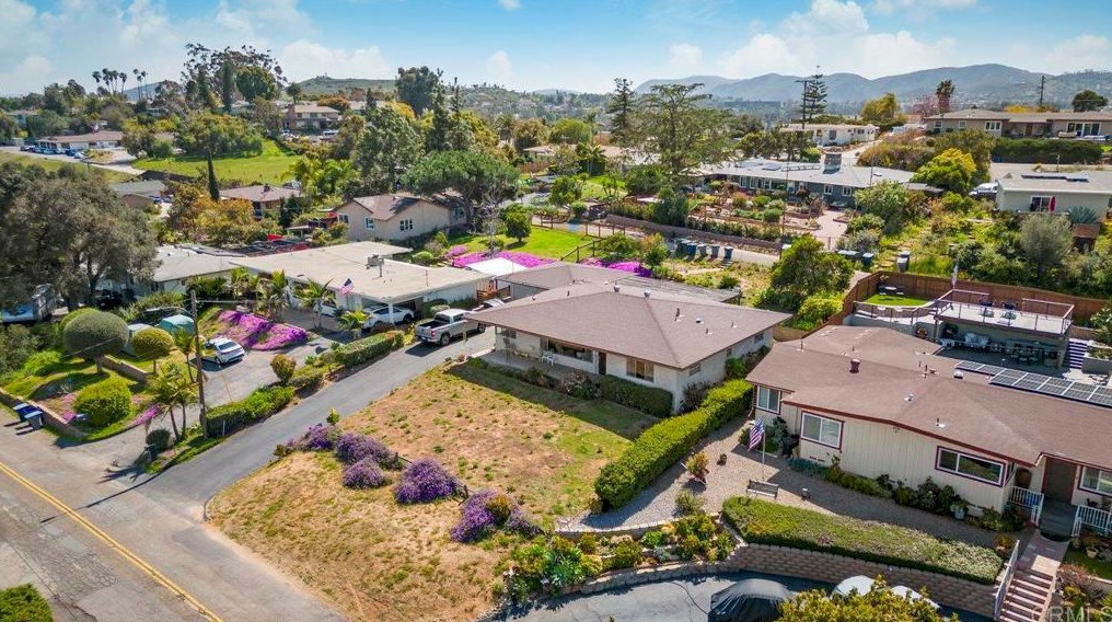 151 Upas St, Escondido, CA 92025-3945