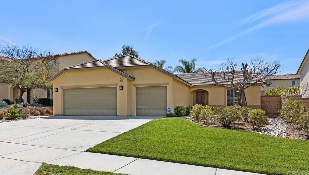 34123 Hillside Dr, Lake Elsinore, CA 92532-2939