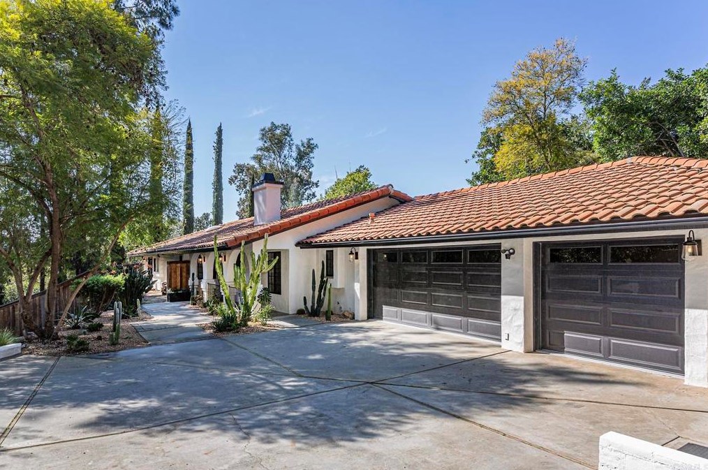 1329 Scenic Dr, Escondido, CA 92029-3107