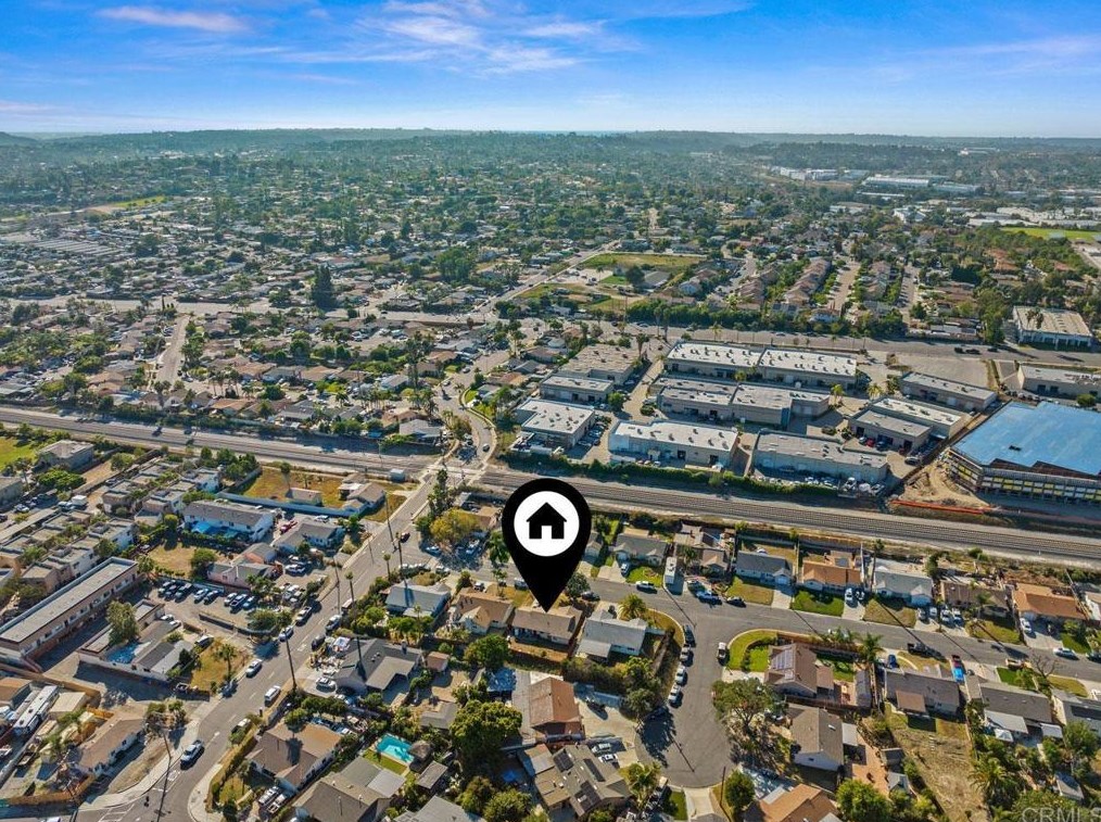 935 Swallow Dr, Vista, CA 92083