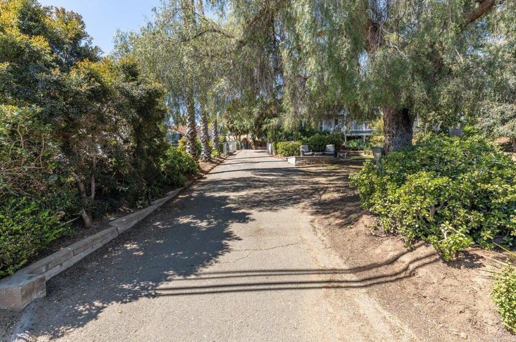 2205 Sunset Dr, Escondido, CA 92025-6612