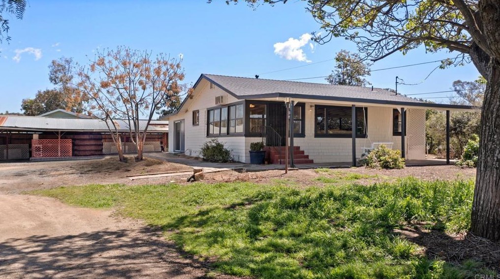 1054 3rd St, Ramona, CA 92065