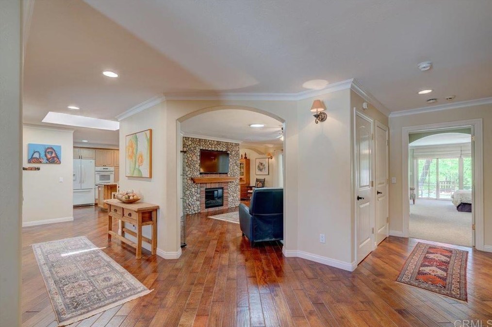 11009 Meadow Glen Way, Escondido, CA 92026-7006