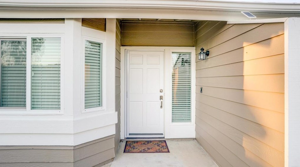 1002 Brewley Ln, Vista, CA 92081