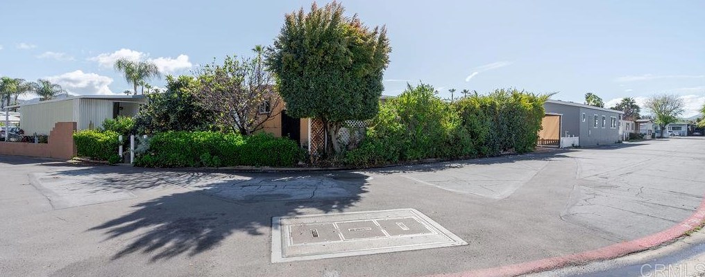 2 Crusader Ave, Escondido, CA 92027-2508
