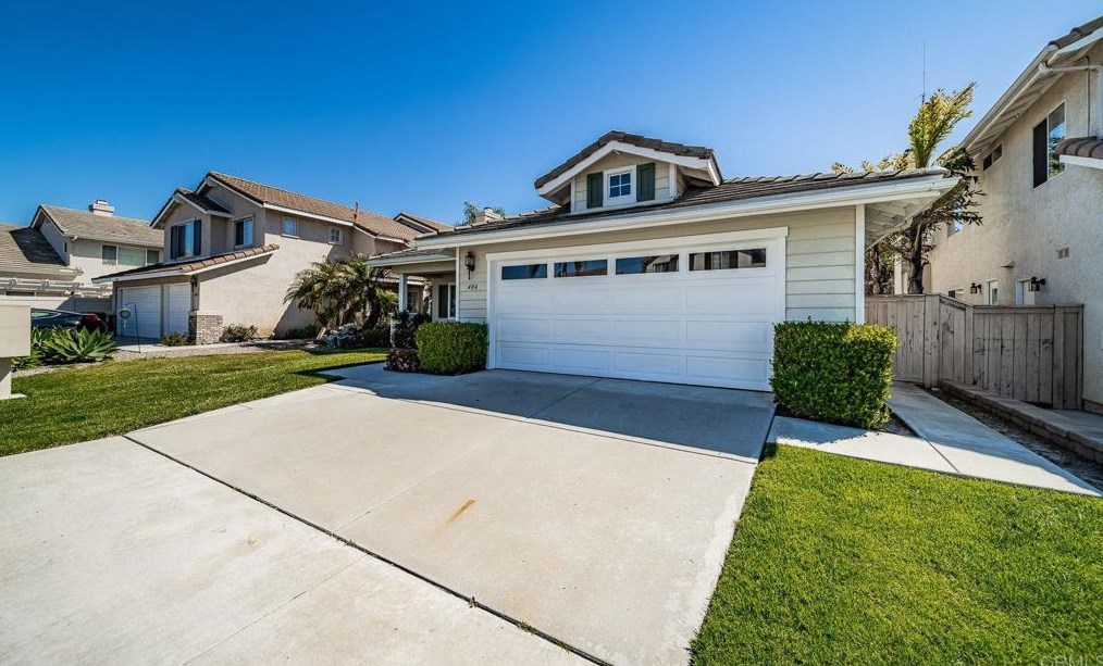 404 Alyssum Way, Oceanside, CA 92057-8559