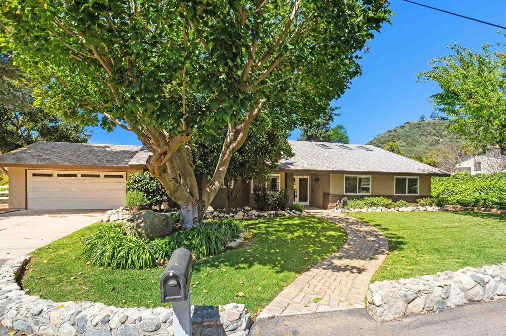3137 Old Oak Tree Ln, Escondido, CA 92026-8444