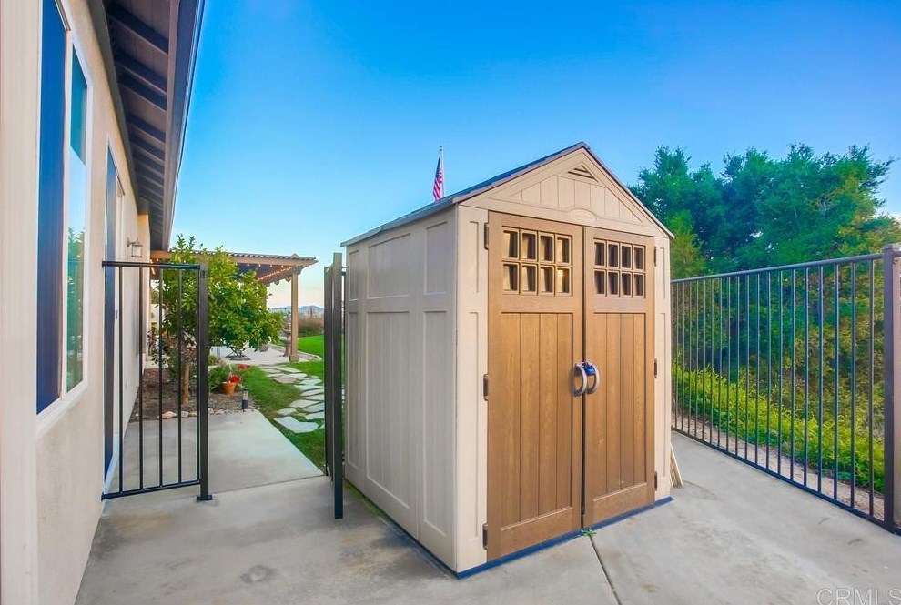 2187 Kirkcaldy Rd, Fallbrook CA  92028-5407 exterior