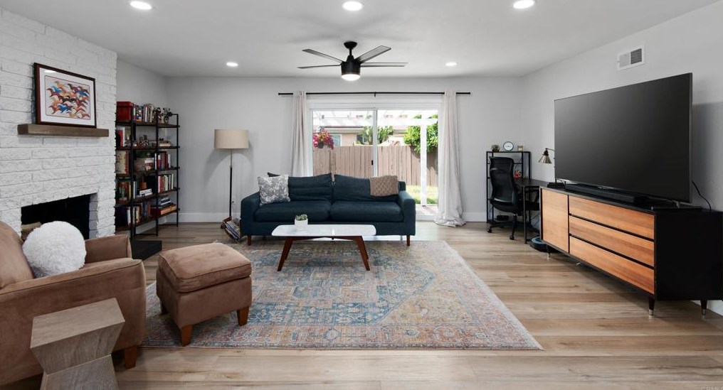 7188 Batista St, San Diego CA  92111-3434 exterior