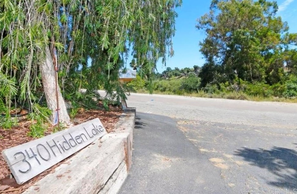 340 Hidden Lake Ln, Vista, CA 92084