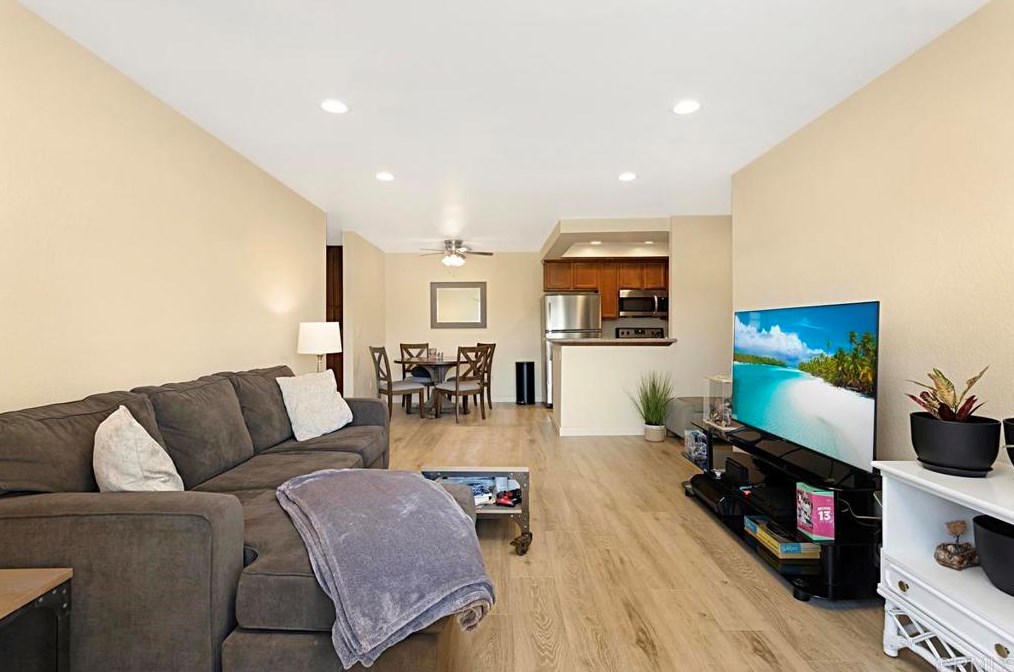 432 Edgehill Ln #43, Oceanside, CA 92054